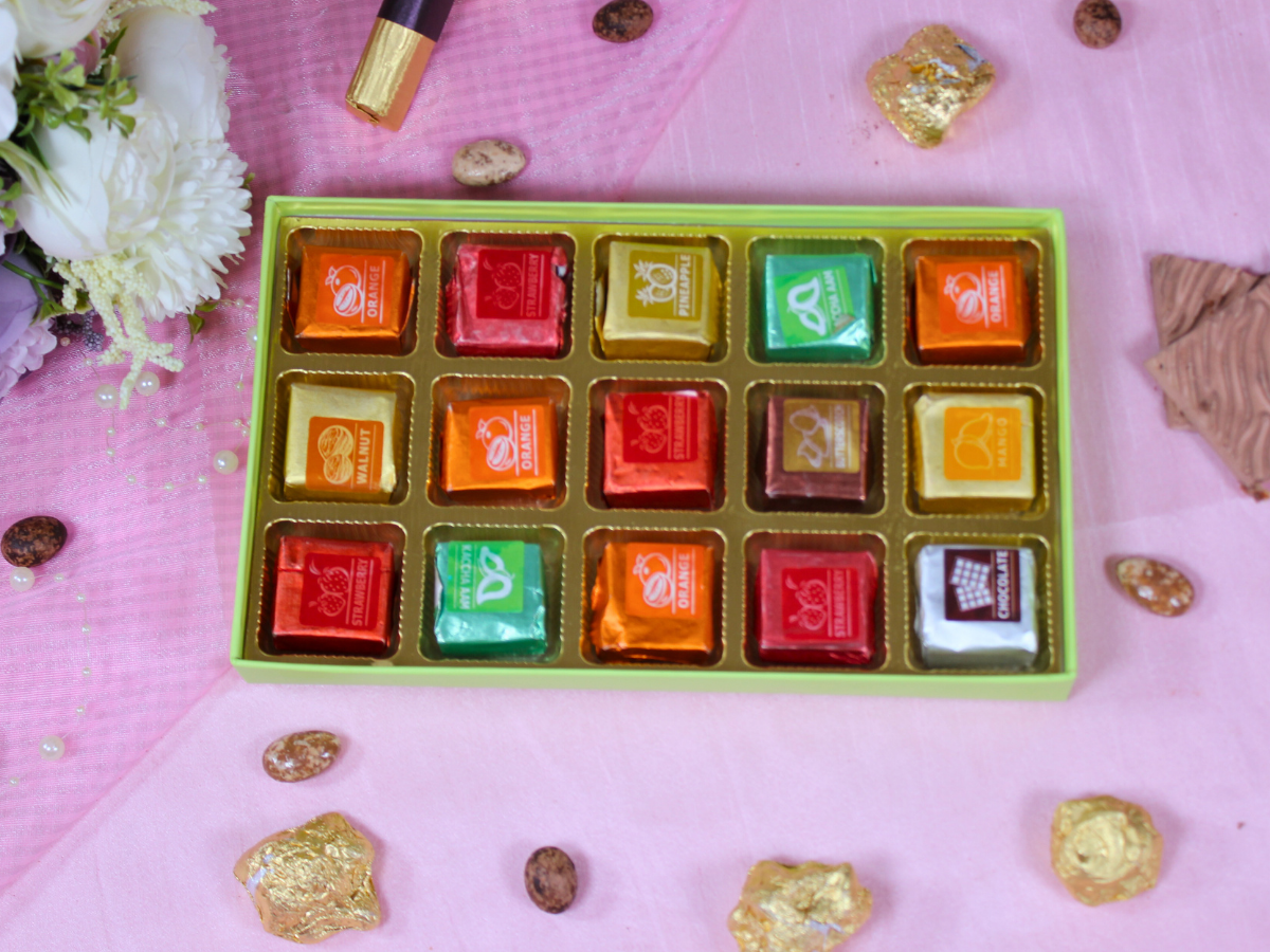 Canvas Pink Chocolate Box (Window) 15 pcs