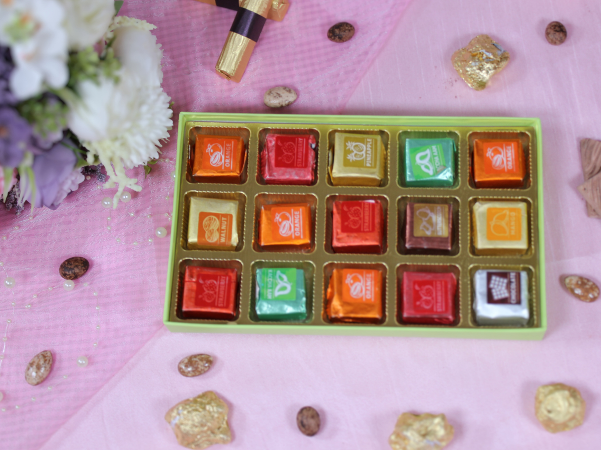 Canvas Yellow Chocolate Box (Window) 18 Pcs