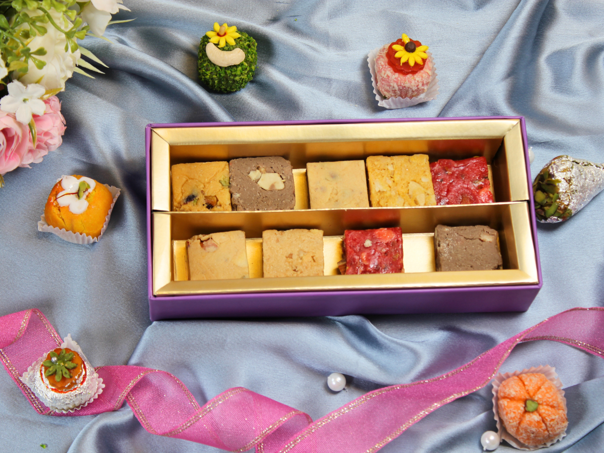Vatika Lotus Petal View - Vatika (Window) Sweet Box -1/4 kg